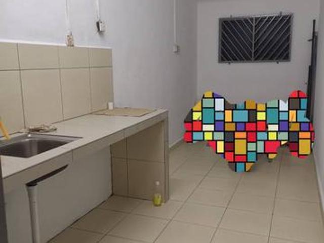 Flat for sale in Malaka