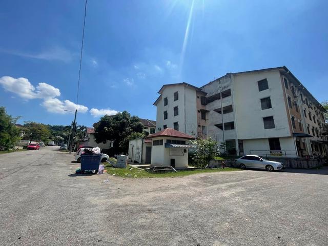 Flat for sale in Malaka