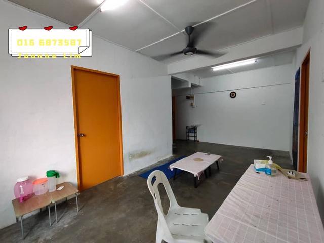 Flat for sale in Malaka