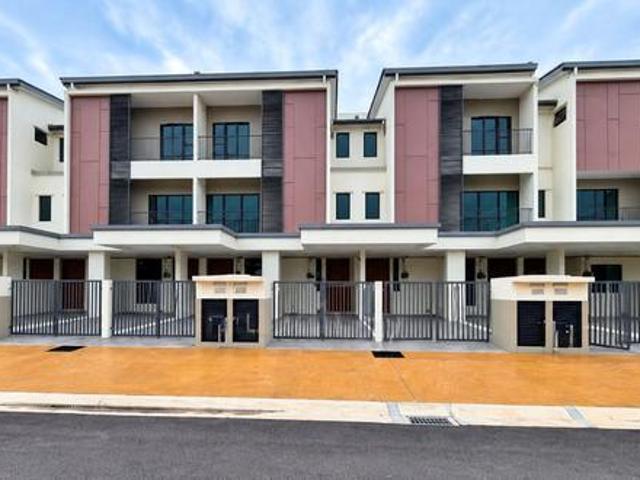 Townhouse for rent in Petaling, Subang Jaya
