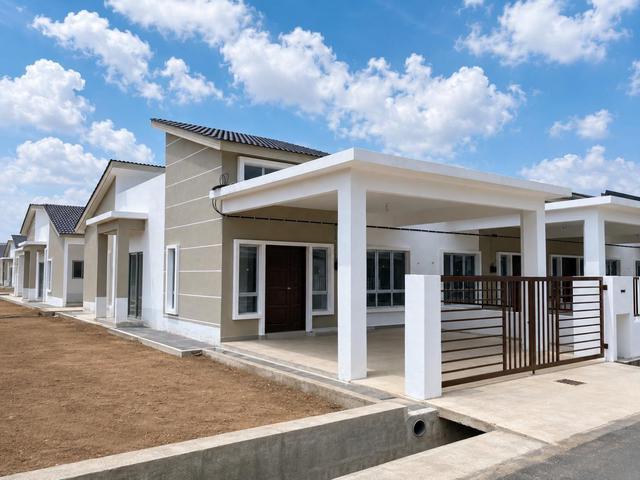 Terraced House for sale in Malaka