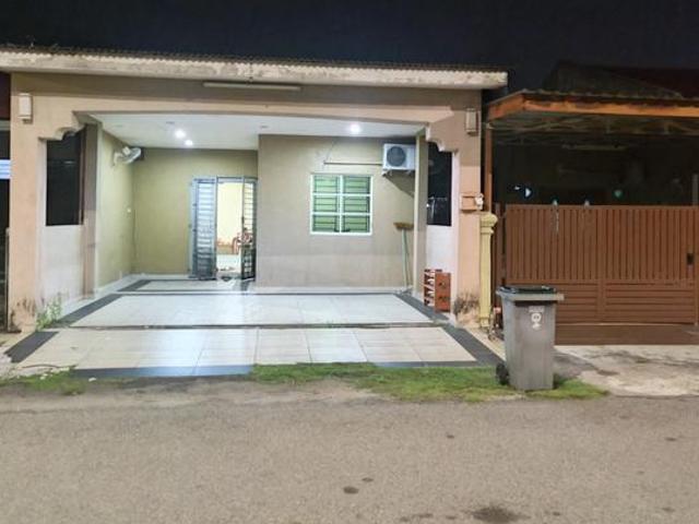 Terraced House for rent in Malaka