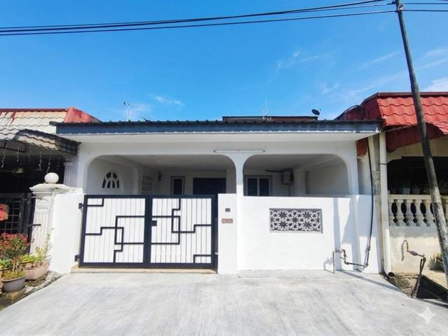 Terraced House for sale in Malaka
