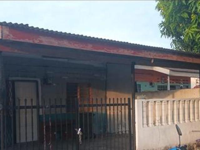 Terraced House for sale in Malaka