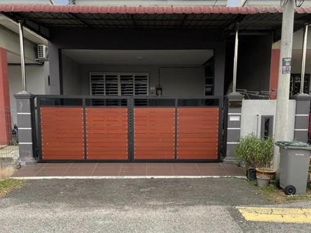 Terraced House for sale in Malaka