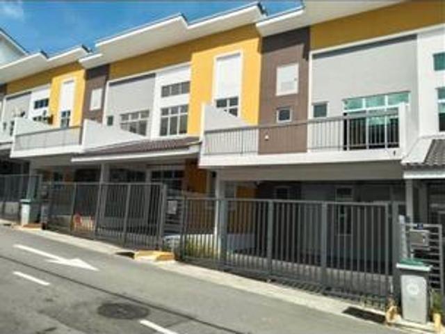 Townhouse for sale in Malaka