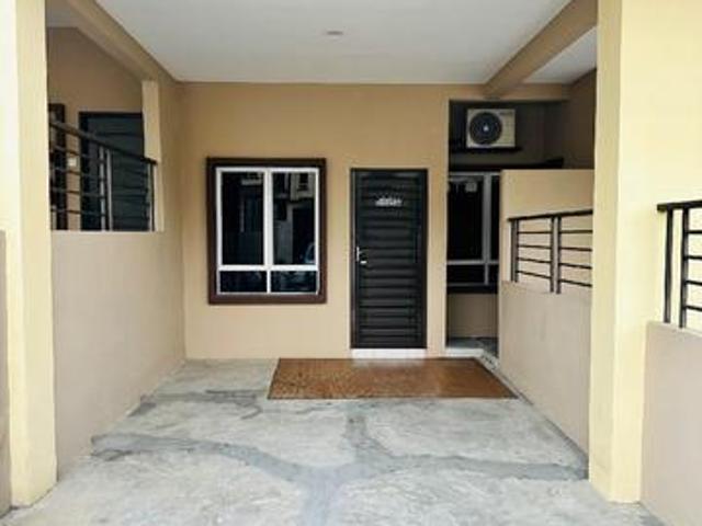 Townhouse for rent in Tanjong Sepat, Selangor