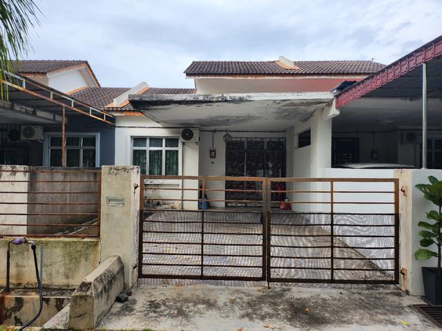 Terraced House for sale in Malaka