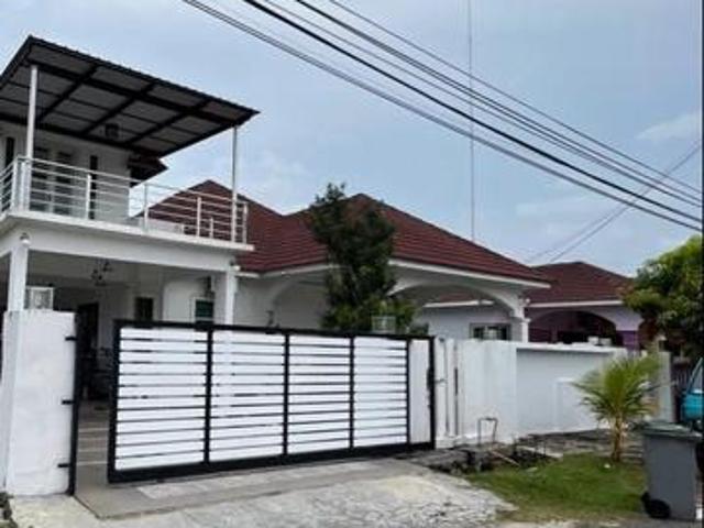 Bungalow for sale in Muar, Johor