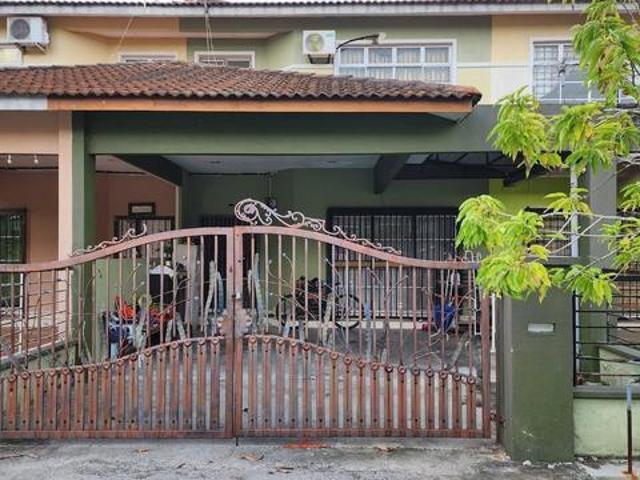 Terraced House for sale in Malaka