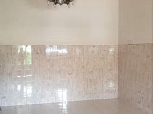 Terraced House for sale in Malaka