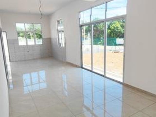 Terraced House for sale in Malaka