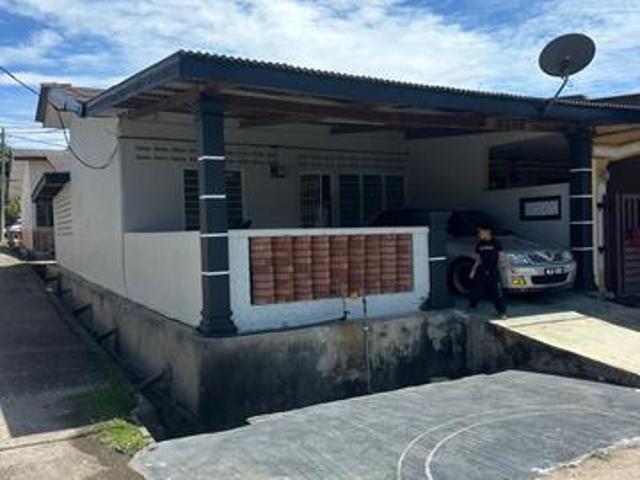 Terraced House for sale in Malaka