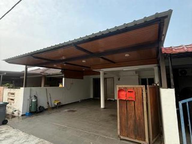 Terraced House for sale in Malaka