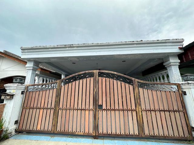 Terraced House for sale in Malaka