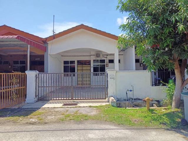 Terraced House for sale in Malaka