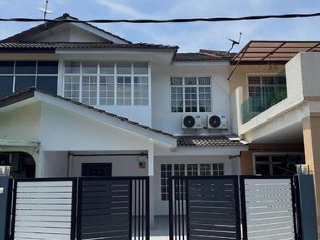 Terraced House for sale in Malaka