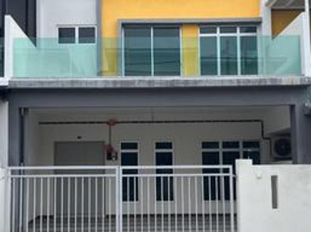 Terraced House for sale in Malaka