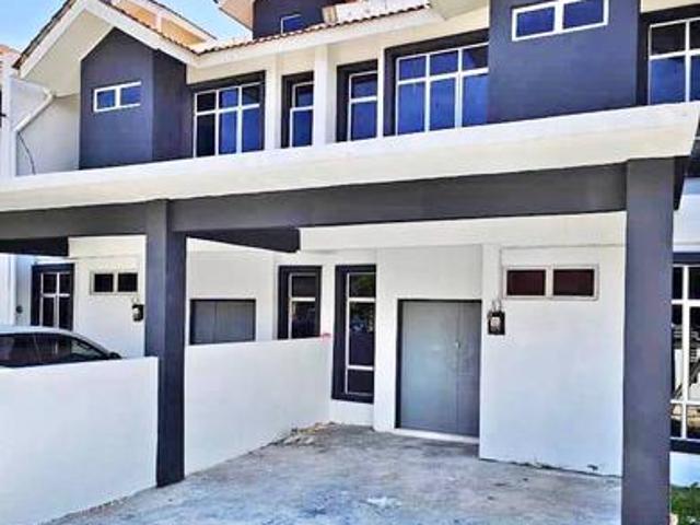 Terraced House for sale in Paka