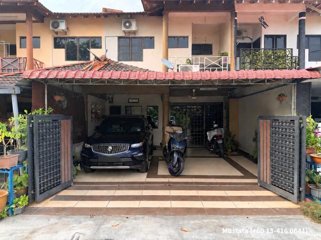 Terraced House for sale in Malaka