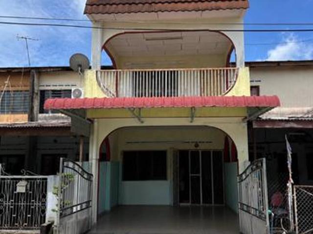 Terraced House for sale in Malaka
