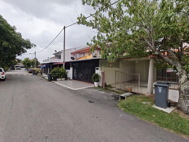 Terraced House for sale in Malaka