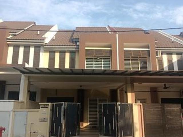 Terraced House for sale in Malaka