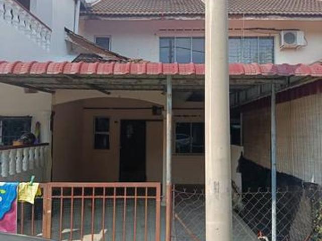 Terraced House for sale in Malaka