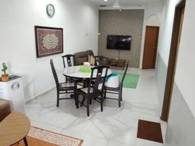 Terraced House for sale in Malaka