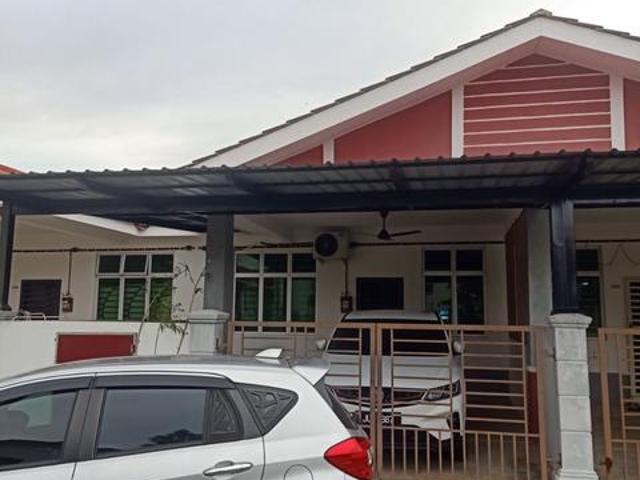 Terraced House for sale in Malaka