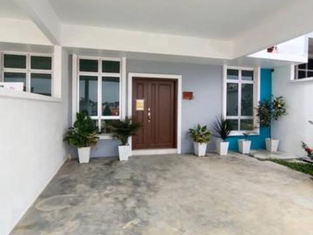 Terraced House for sale in Malaka