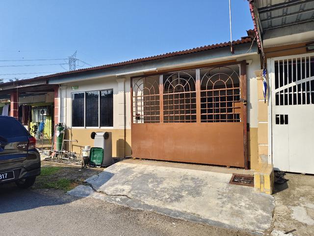 Terraced House for sale in Malaka
