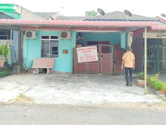 Terraced House for sale in Malaka