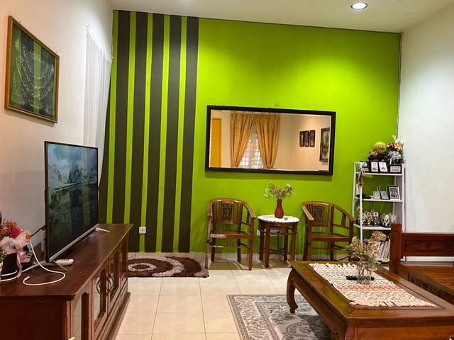 Terraced House for sale in Malaka