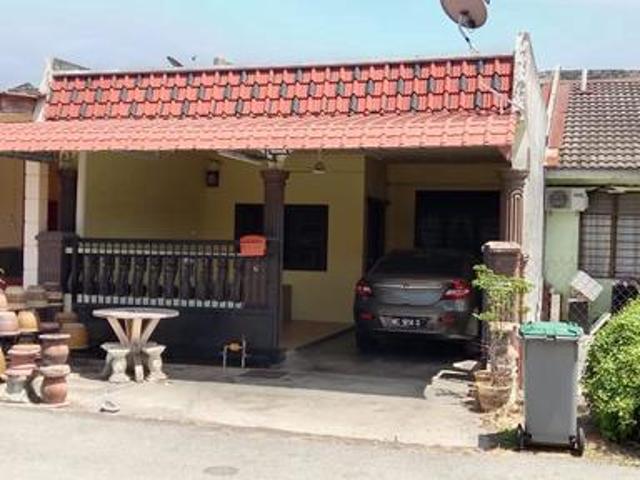 Terraced House for sale in Malaka