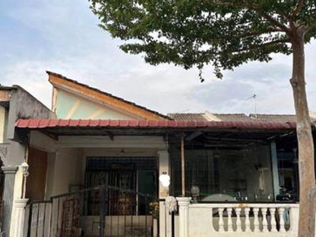 Terraced House for sale in Malaka