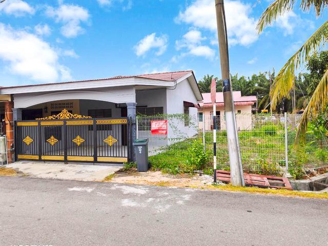 Terraced House for sale in Malaka