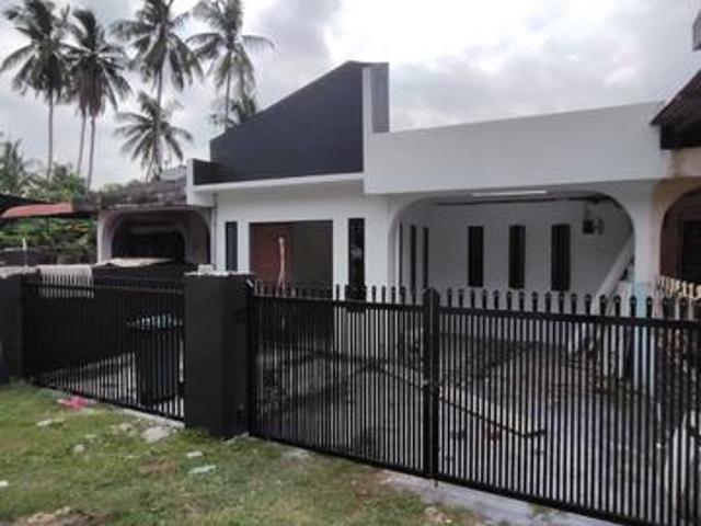 Terraced House for sale in Malaka