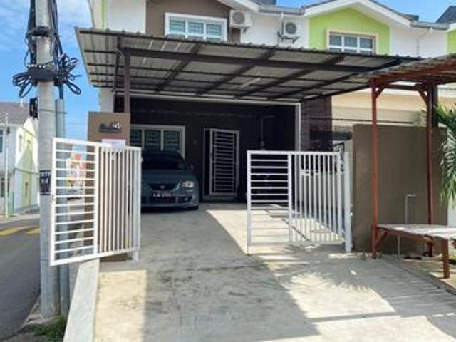 Terraced House for sale in Malaka
