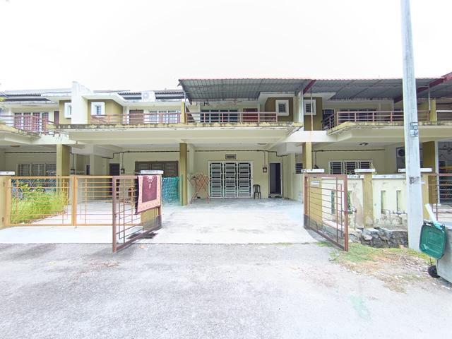 Terraced House for sale in Malaka