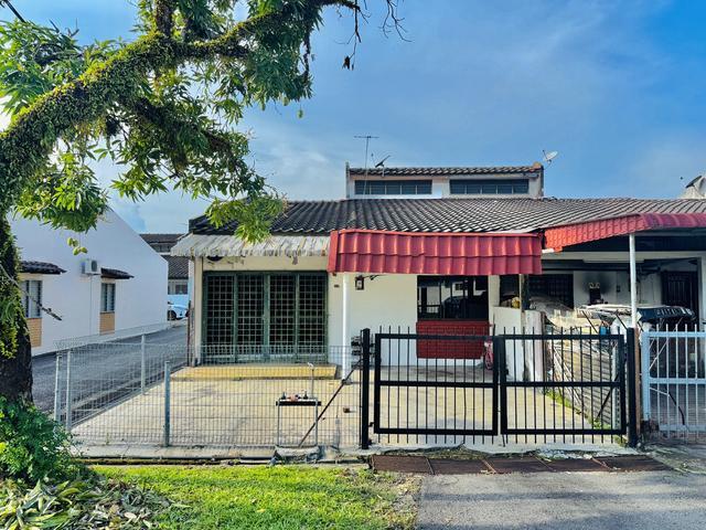 Terraced House for sale in Malaka