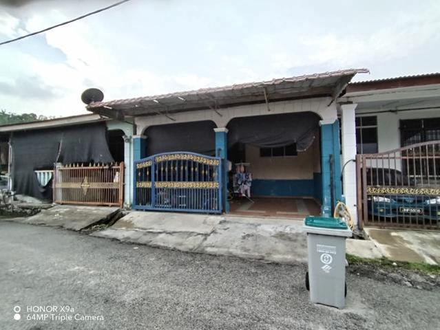 Terraced House for sale in Malaka