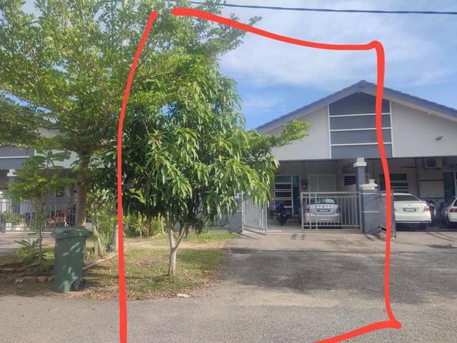 Terraced House for sale in Malaka