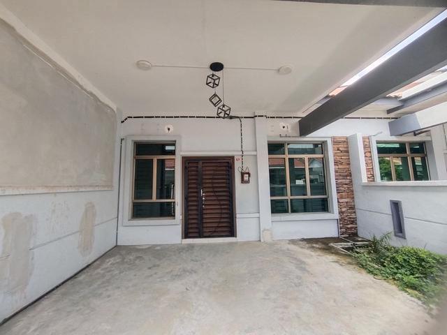 Terraced House for sale in Malaka