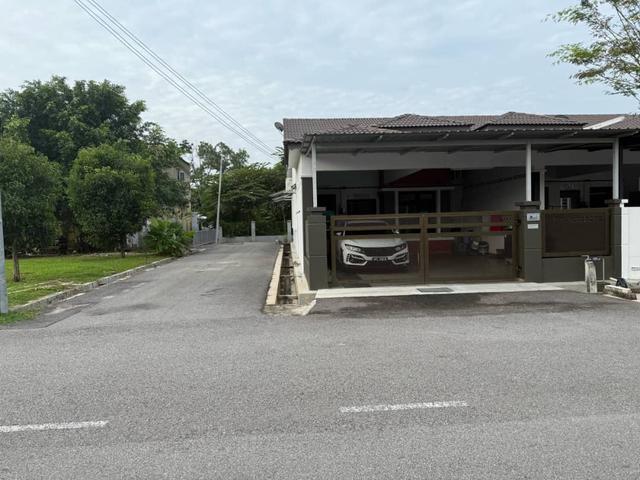 Terraced House for sale in Malaka