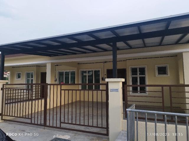Terraced House for sale in Malaka