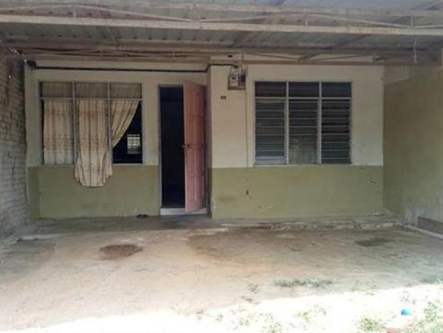 Terraced House for sale in Malaka