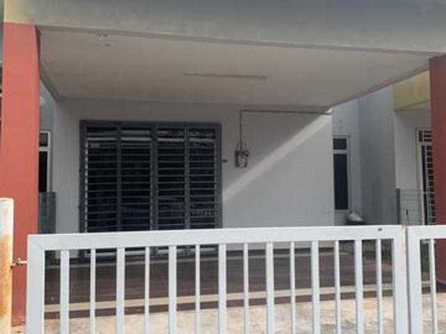 Terraced House for sale in Malaka