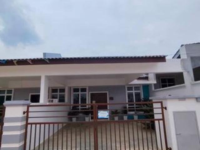 Terraced House for sale in Malaka