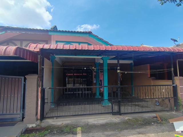 Terraced House for sale in Malaka